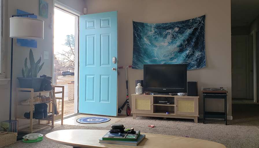 Ren's room
