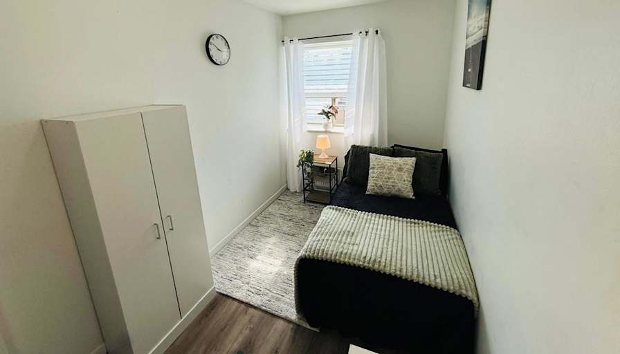 Alona's room