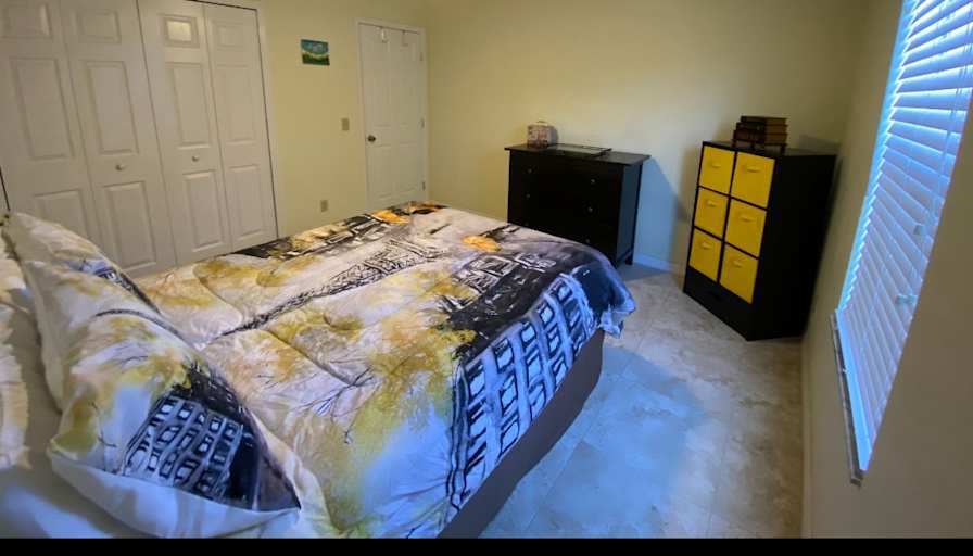 Miosotis's room