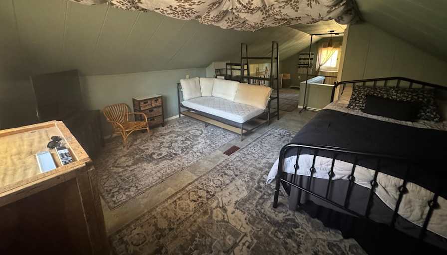 Nicky Grubbs's room