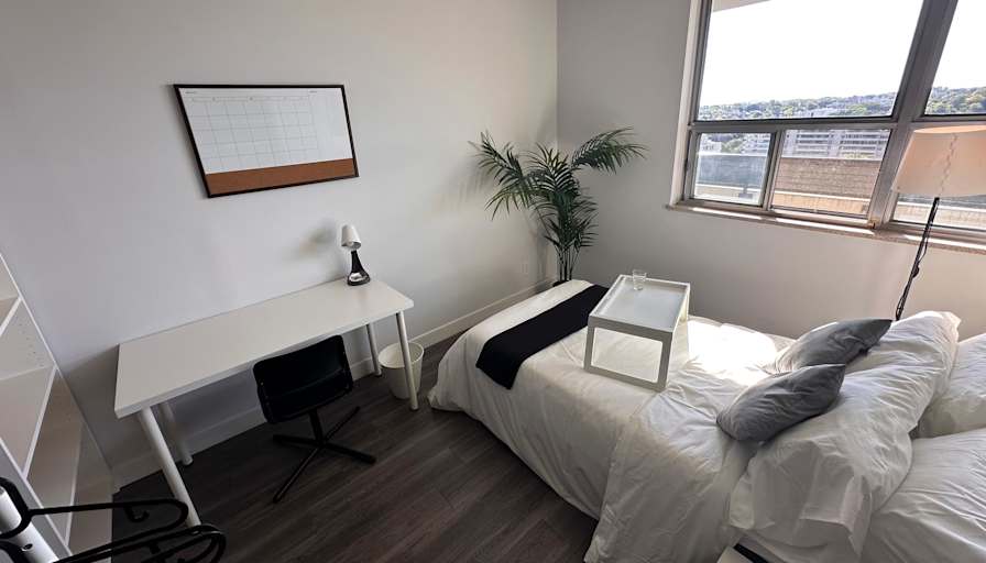 Housingfouryou's room