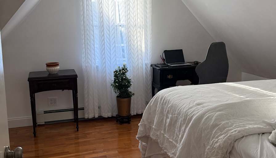 Yoya Henriquez's room