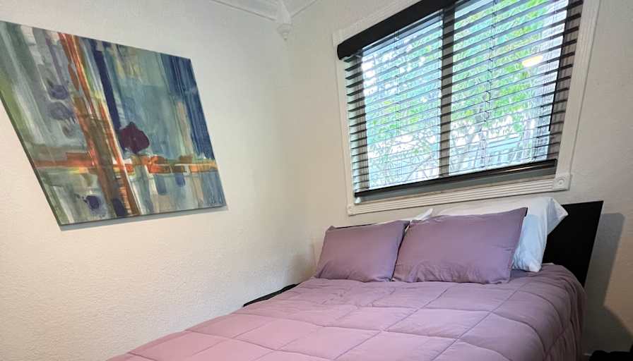 Carlos's room