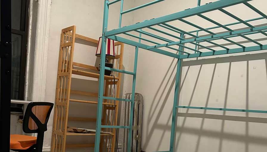 Reo's room