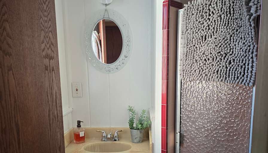 Elsa J Valdez's room