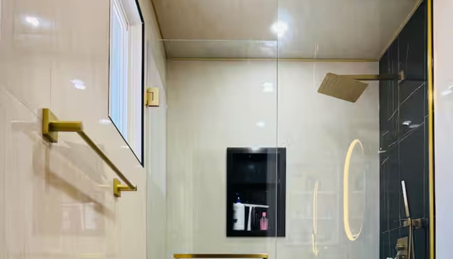 Viet's room
