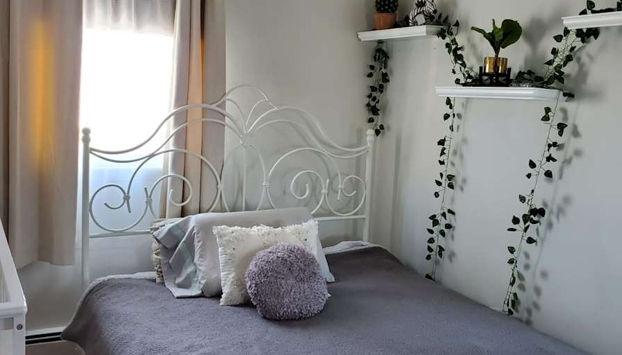Scarlett's room