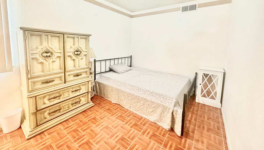Ric's room