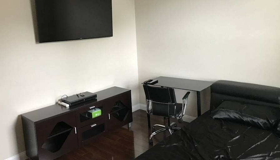 tom's room