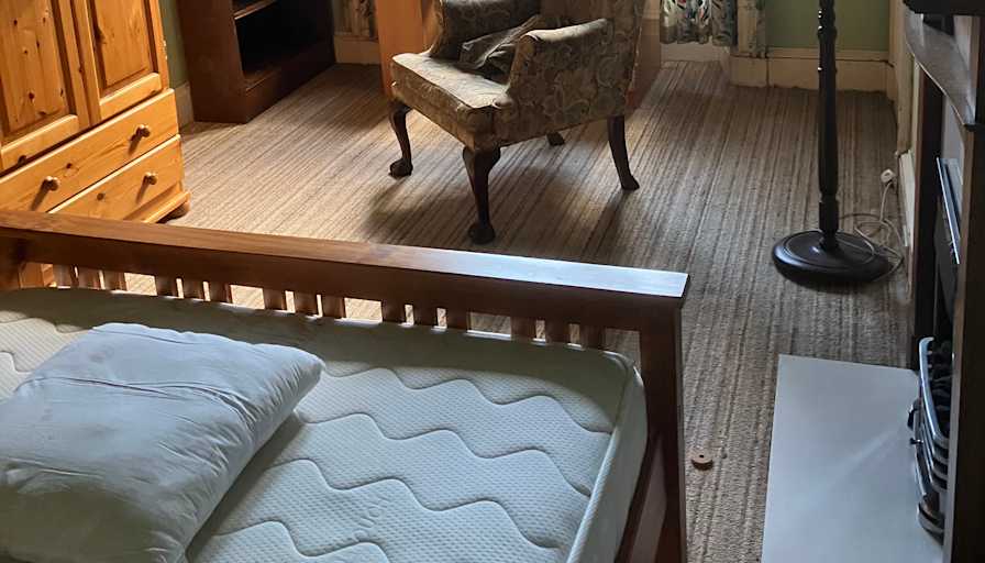 DAVID HEAVENOR's room