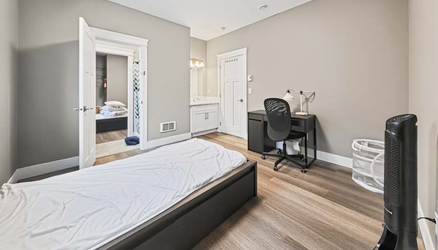 Remax Rentals's room