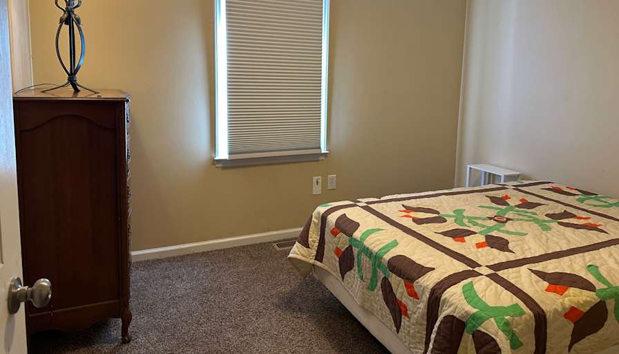 e Everett's room