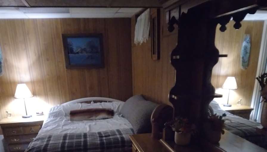 kim gary rental rooms's room