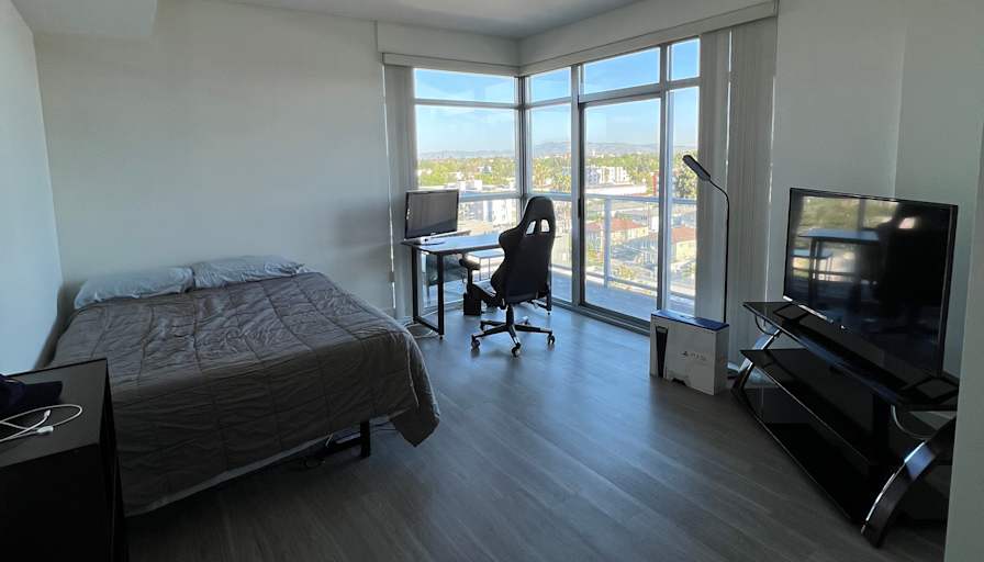Choukri's room