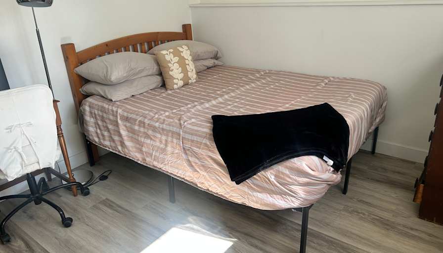 Katy Saunders's room