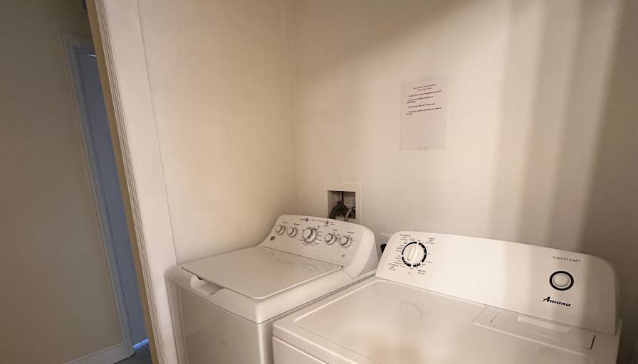 Glass Connect Housing Solutions's room
