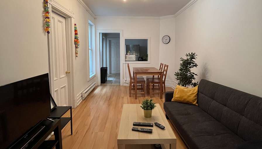 HelloMontreal's room