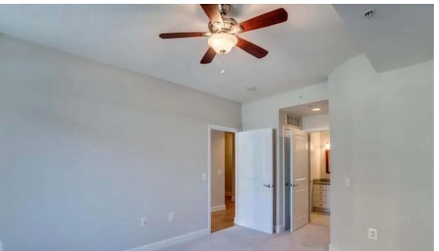 Elissa Desouza's room