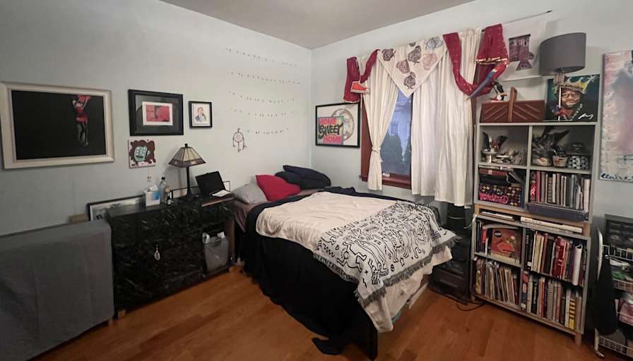 lora Morgenstern's room