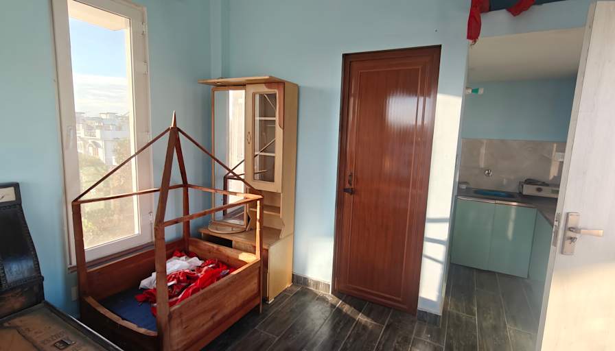 amit's room