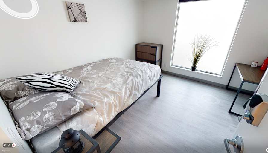 Luis's room