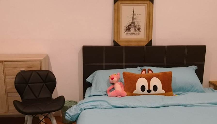 Nofi's room