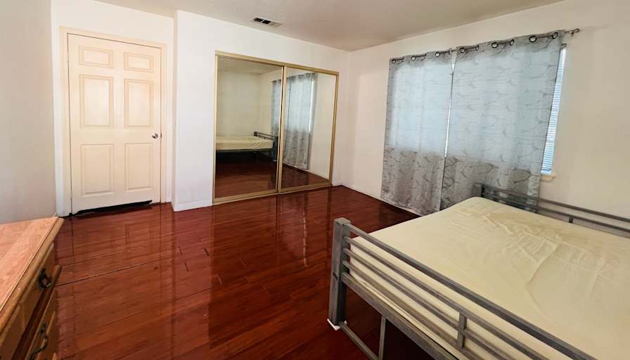 Eric Hoang's room