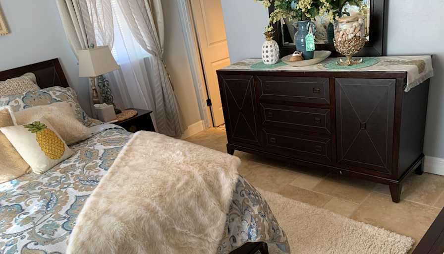 Stephanie Aleandri's room