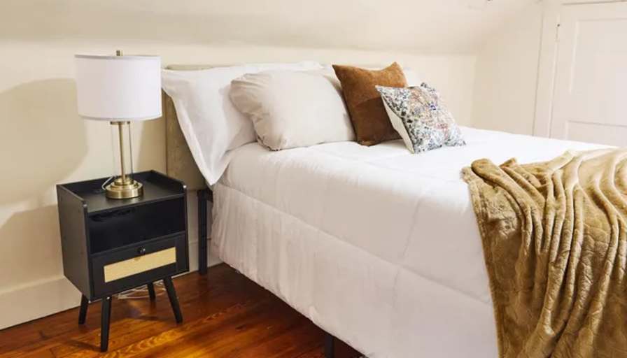 Gorgeous Private room available's room
