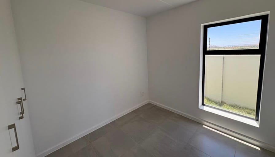 Sinoxolo's room