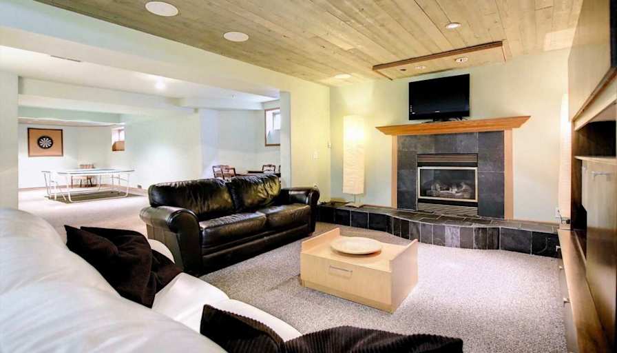 Canmore Room Rental's room