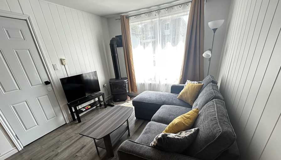 Tariq Rasheed's room