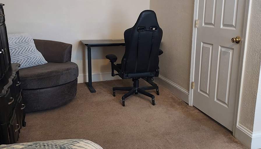 Carlos's room