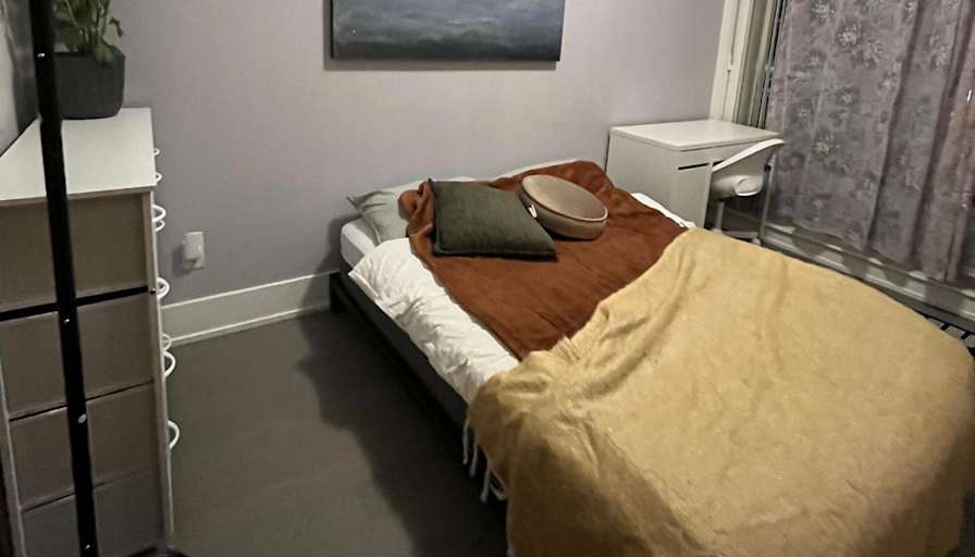 Emre's room