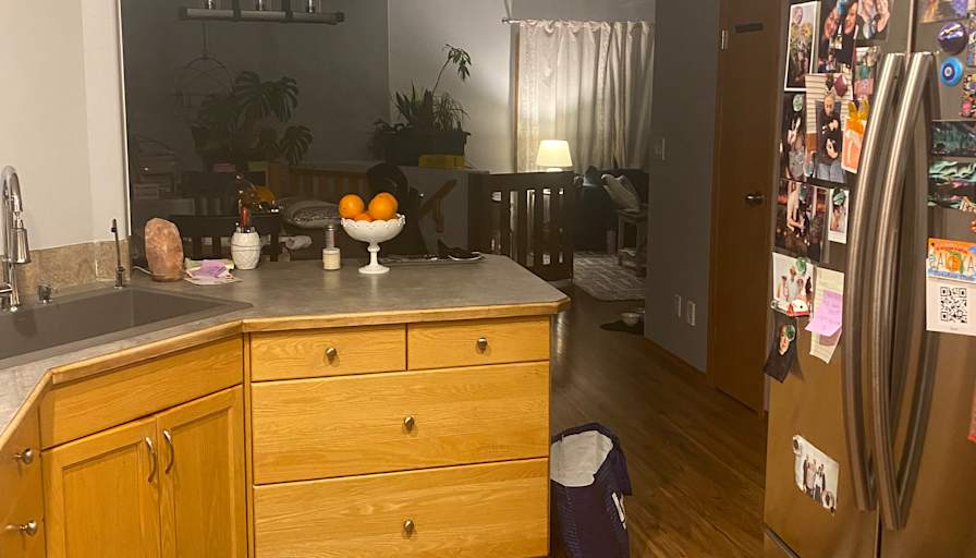 Alexa Rai Oszli Lastiwka's room