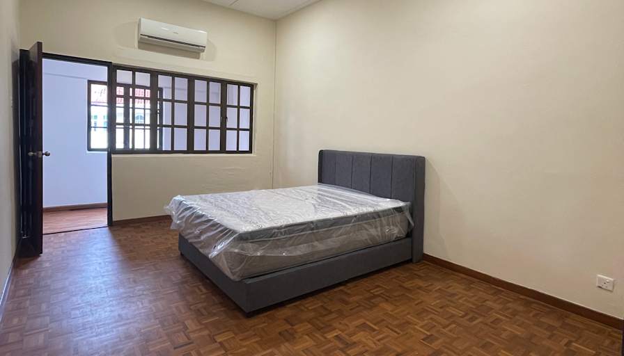 Carmen Low's room