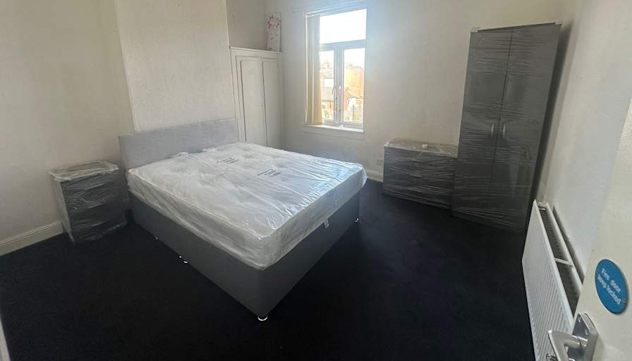 Black Country Homes's room