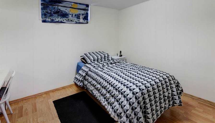 Ali's room