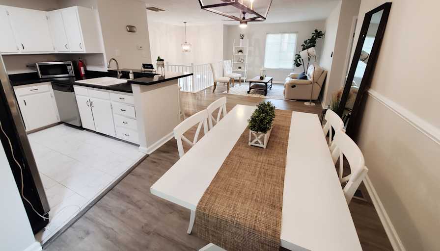 Alcove Rooms's room