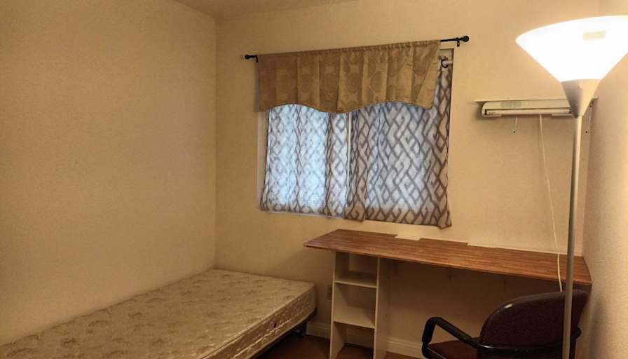 Lynn's room