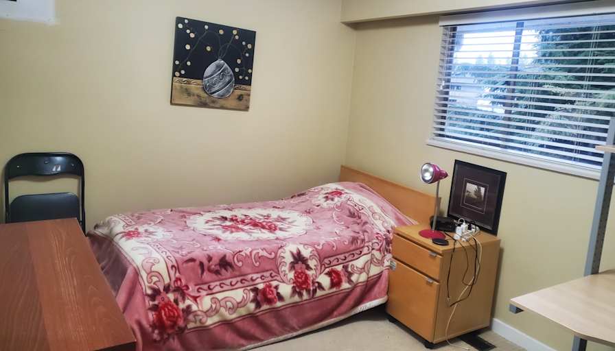 Usman/Manny's room