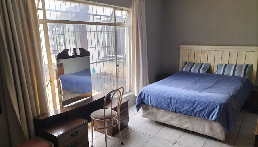 Jeanett's room