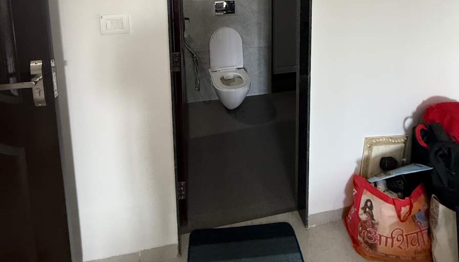 Dheeraj Khadapkar's room