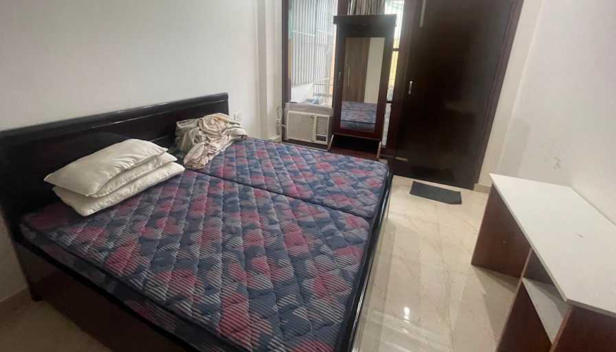 Divyanshi's room