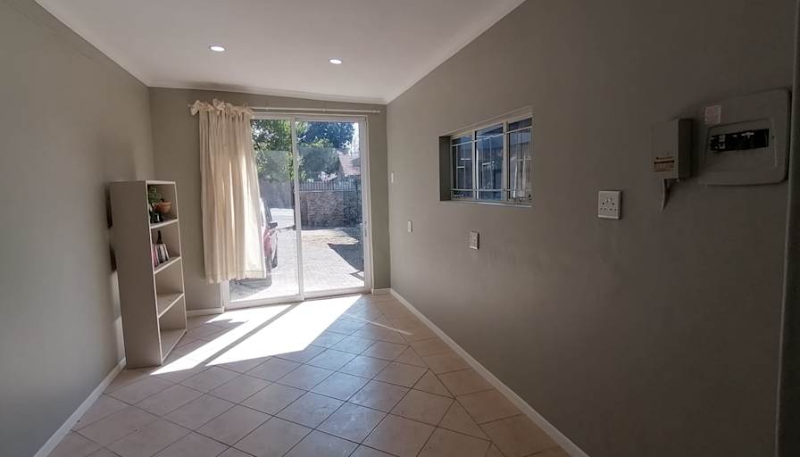 ARMAND FOURIE's room
