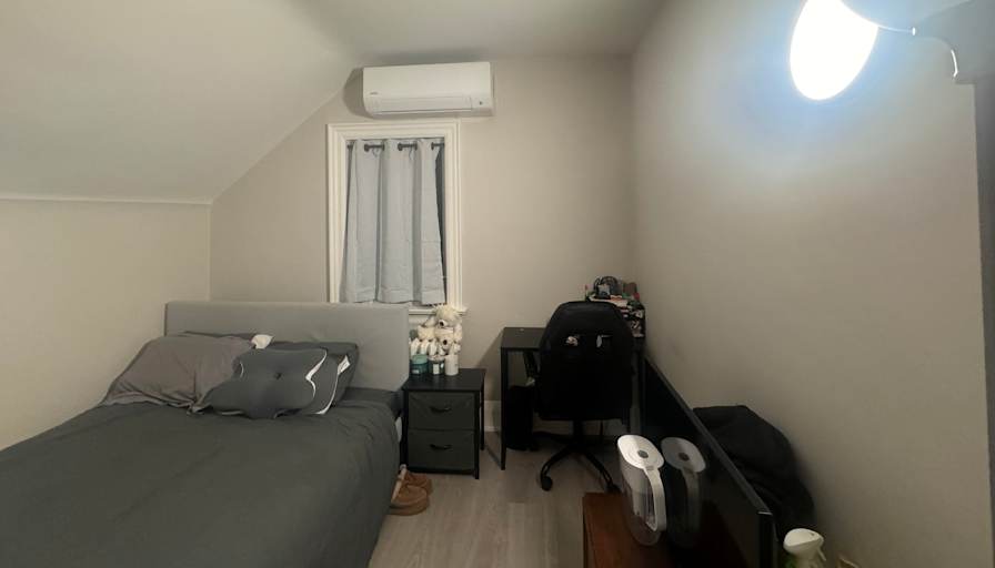 Eylul Barut's room