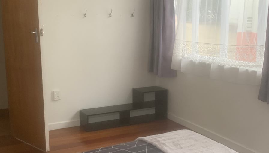 RAEWYN's room