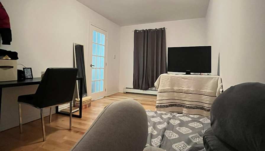 kristine-ann lat's room
