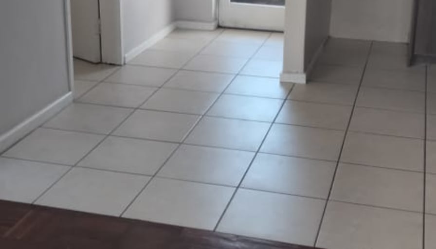 Leslie's room