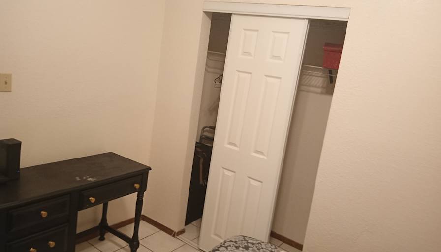 Andres's room